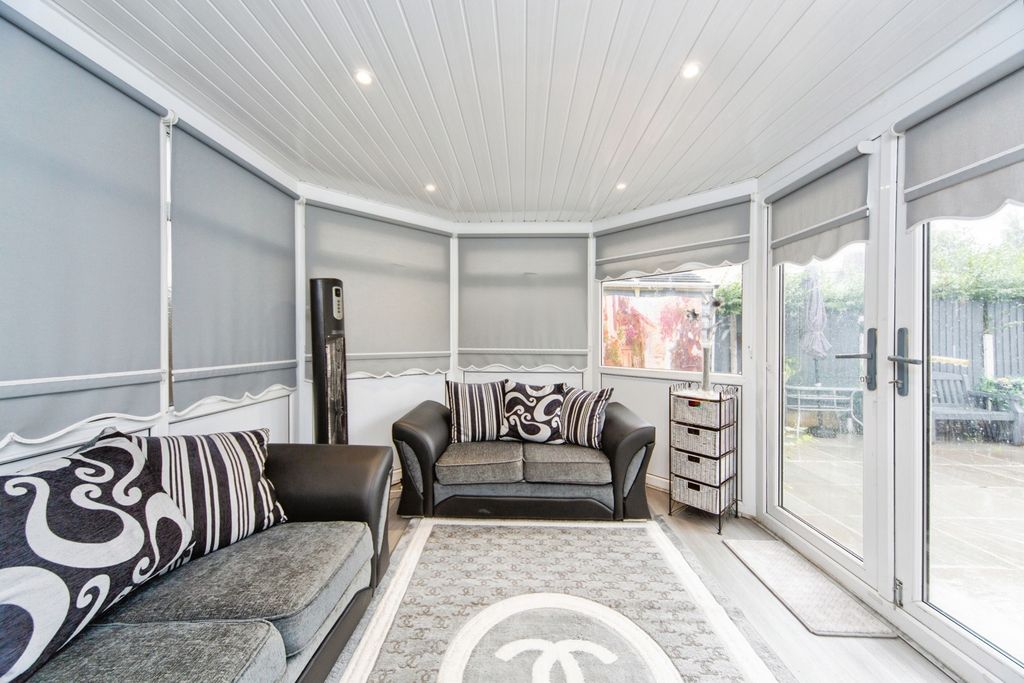 Property photo 3 of 15 Pbox-Img.Jpg