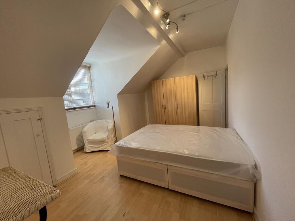 Property photo 3 of 10 Bedroom