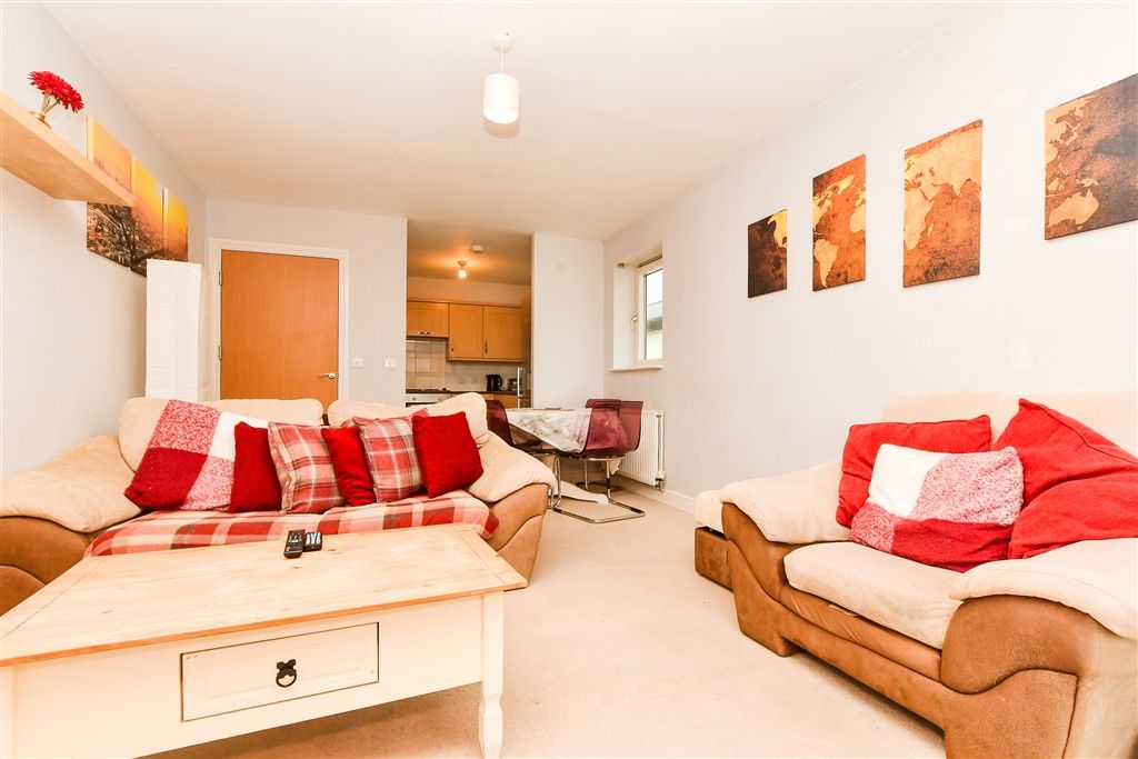 Property photo 1 of 11 Lounge