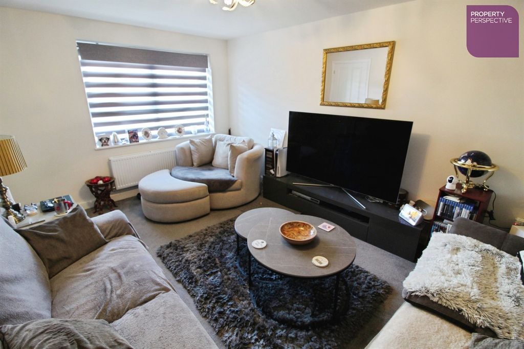 Property photo 2 of 14 Lounge