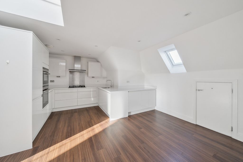 Property photo 2 of 25 1385521-11-6926d3...