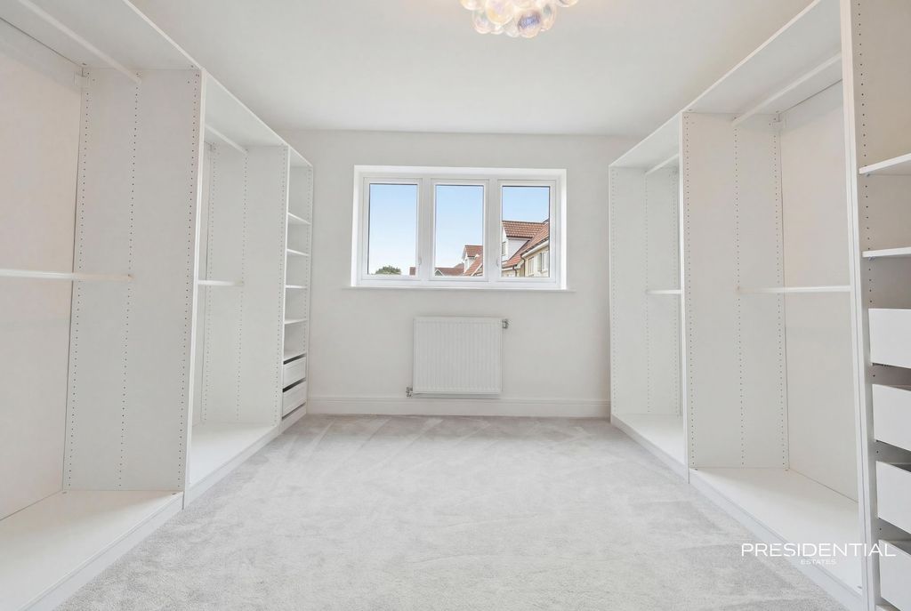 Property photo 3 of 41