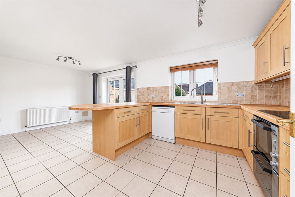 Property photo 3 of 19 Kitchen