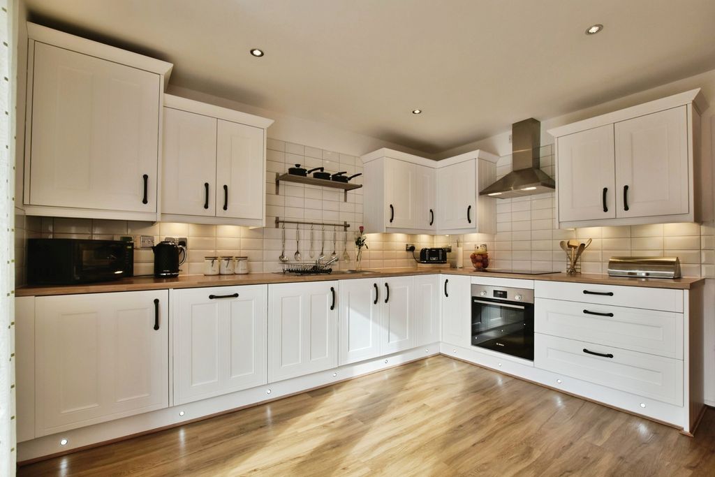 Property photo 3 of 24 Pbox-Img.Jpg