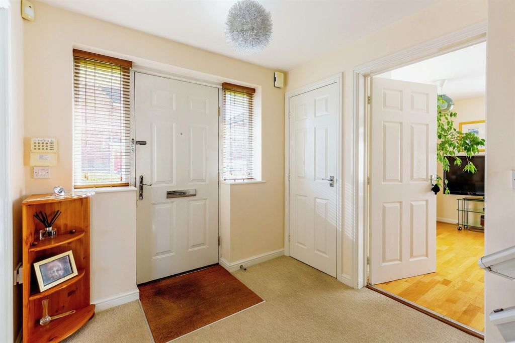 Property photo 2 of 20