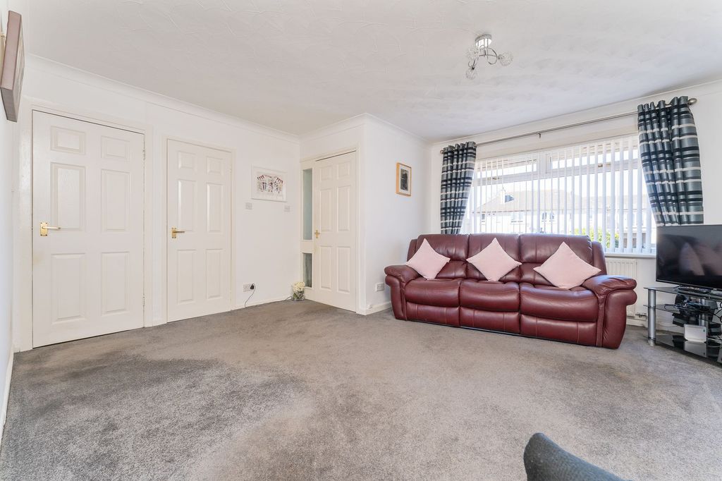 Property photo 3 of 27