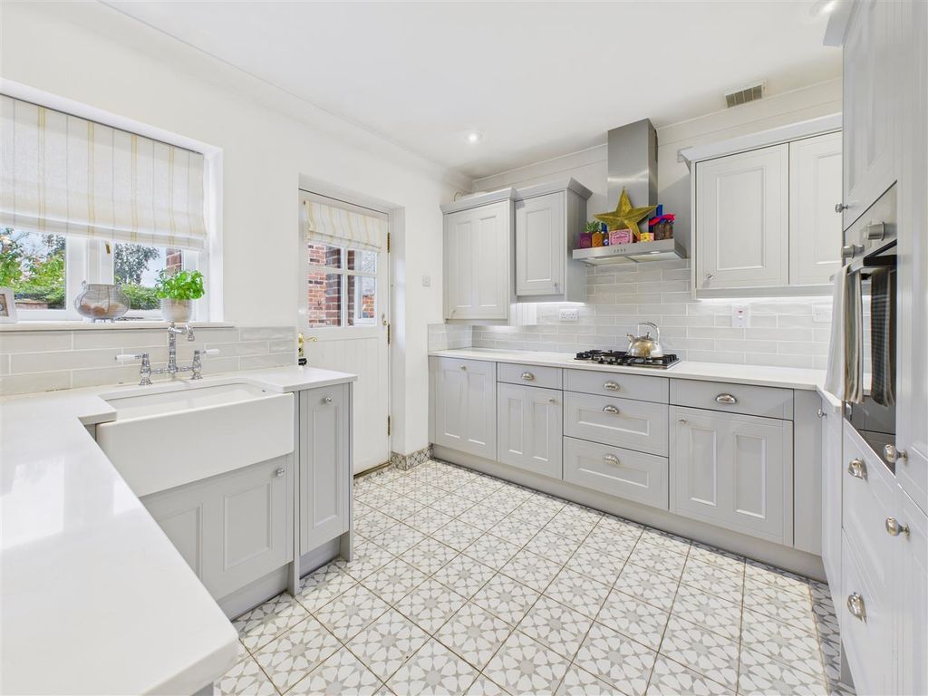 Property photo 2 of 16 Kitchen