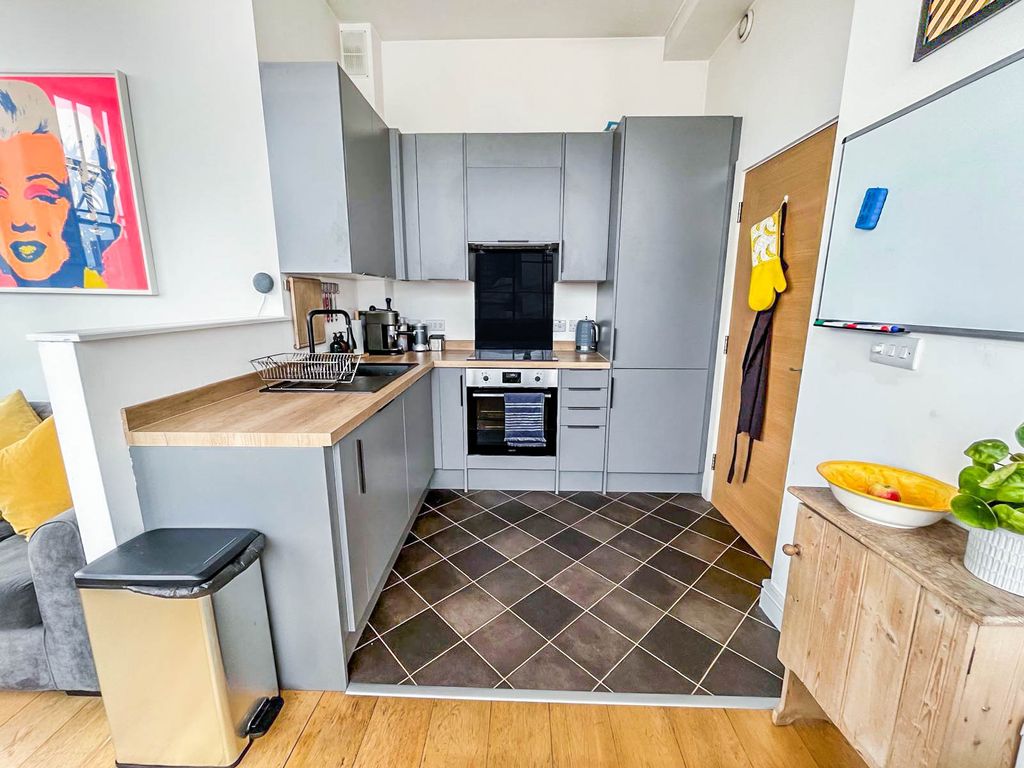 Property photo 2 of 12 Kitchen