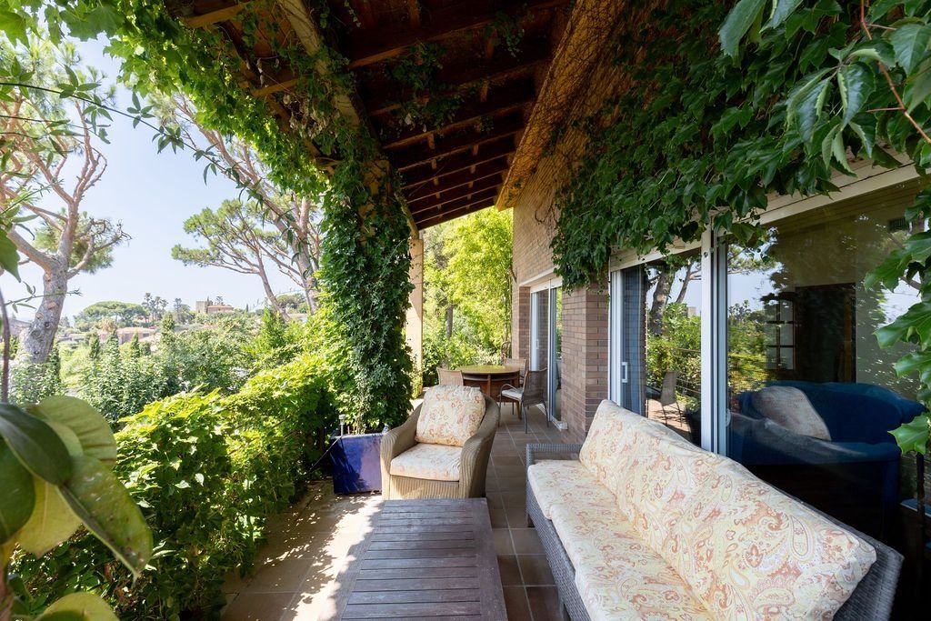 Property photo 1 of 34