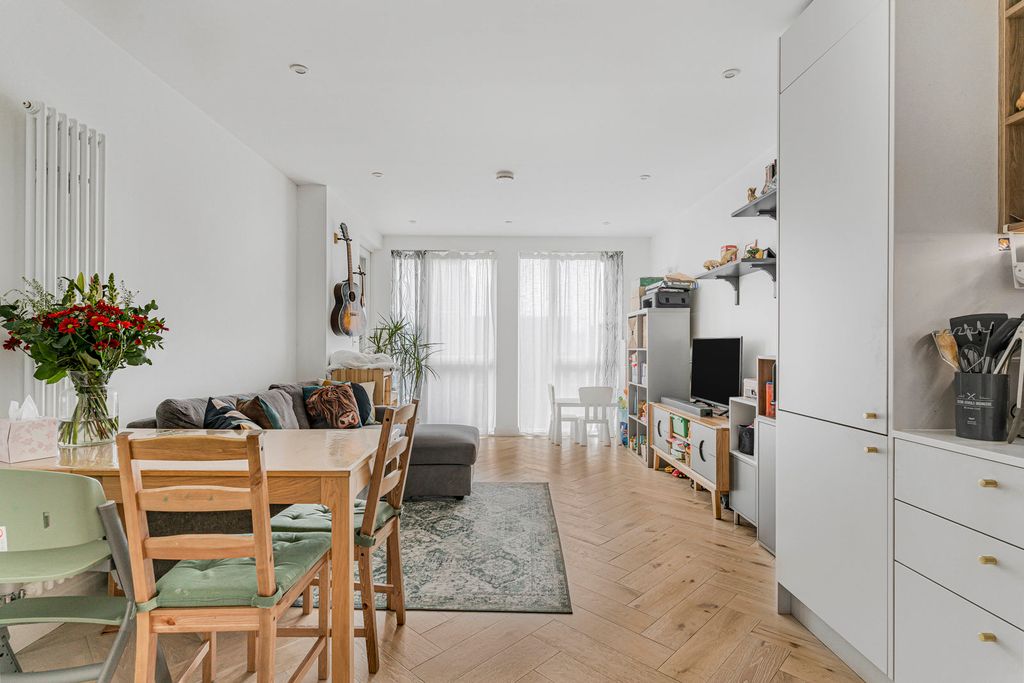 Property photo 3 of 19 Reception/Kitchen