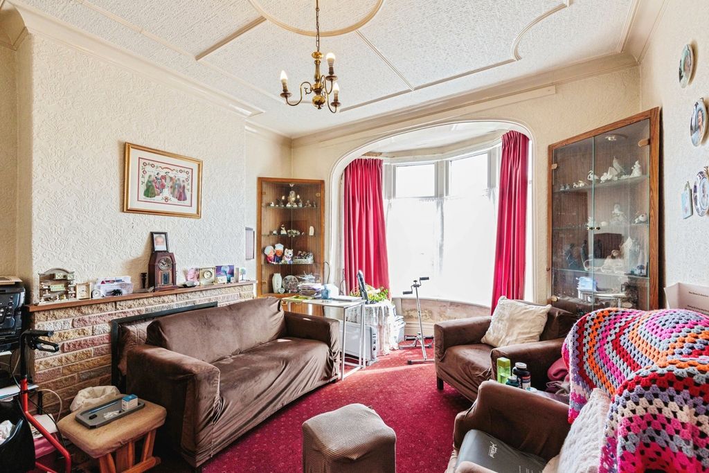 Property photo 2 of 17 Photo