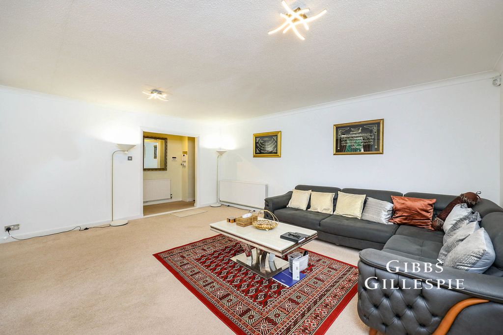 Property photo 2 of 10 Photo