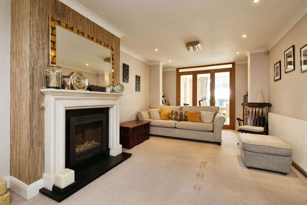 Property photo 3 of 19 Pbox-Img.Jpg
