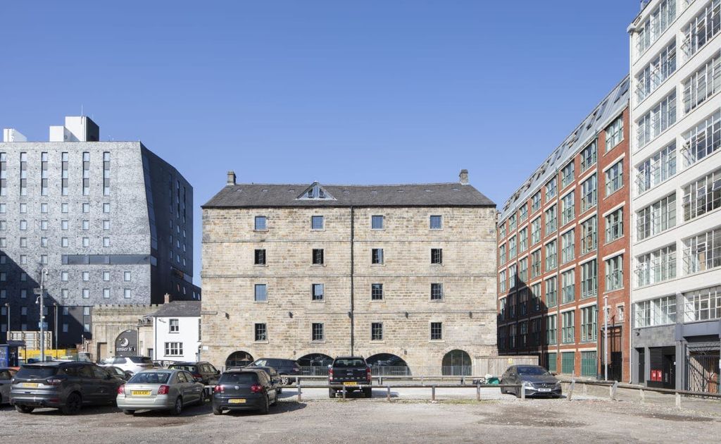 Property photo 1 of 10 Photo Main