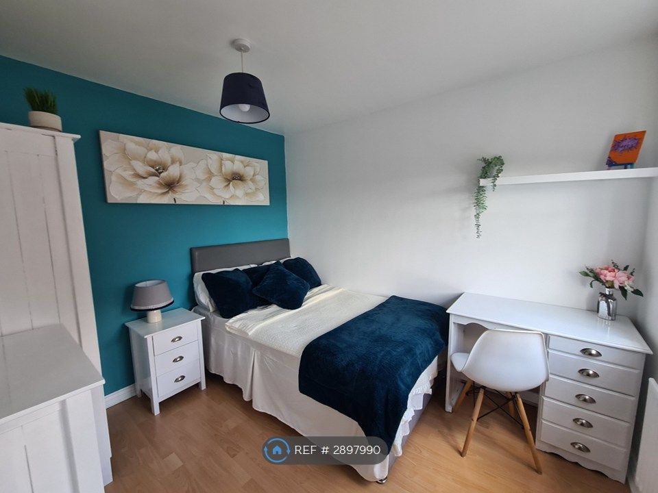 Property photo 1 of 10 Bedroom