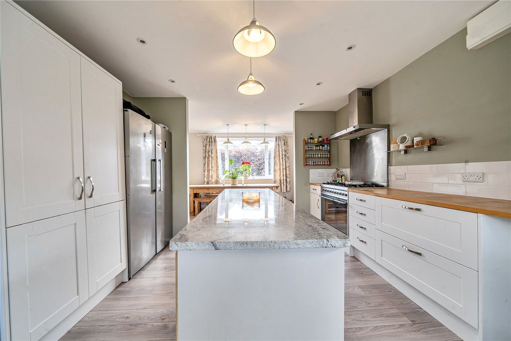 Property photo 2 of 15 Picture No. 24