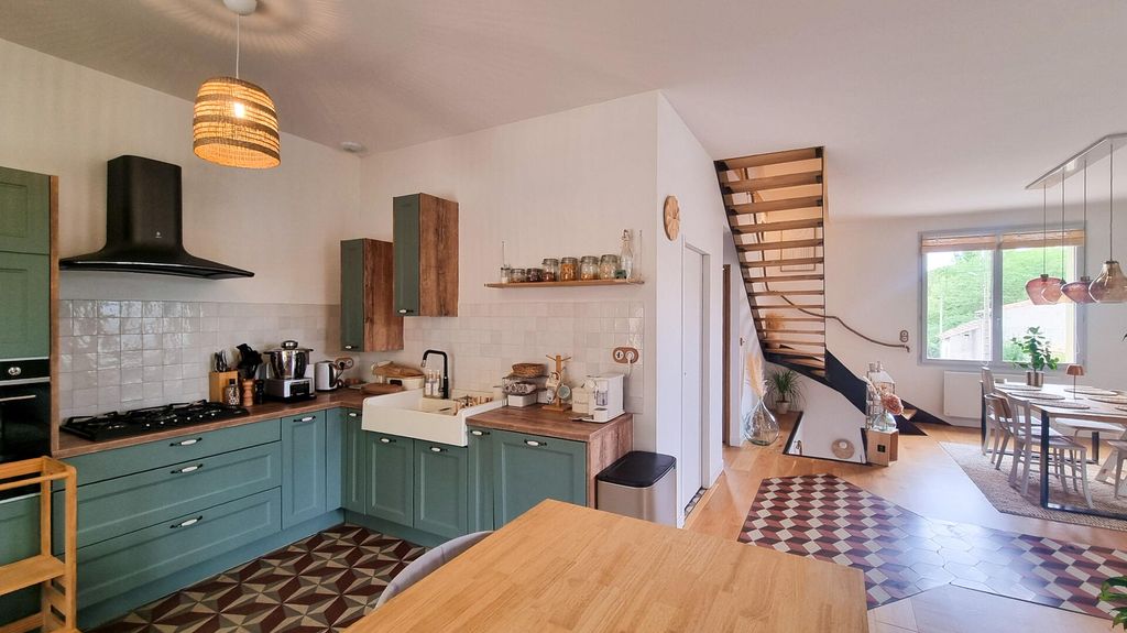 Property photo 3 of 24