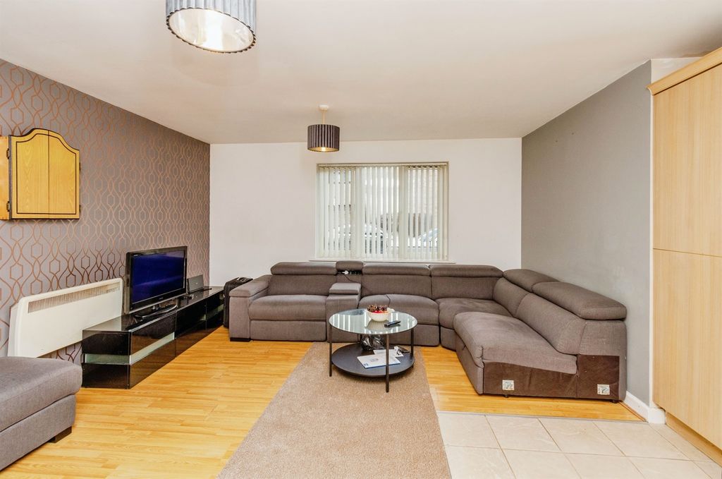 Property photo 2 of 18 Image
