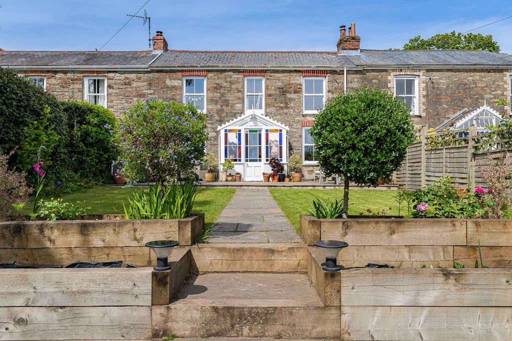 Property photo 1 of 32
