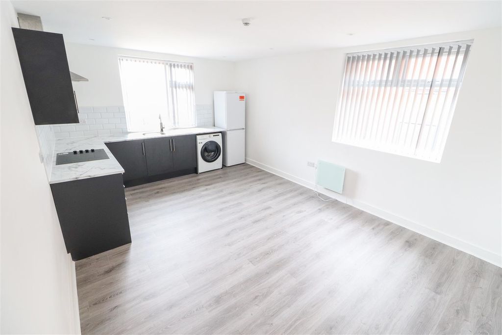 Property photo 3 of 6 Queens Road-10.Jpg