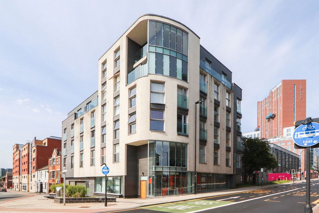 Property photo 1 of 9