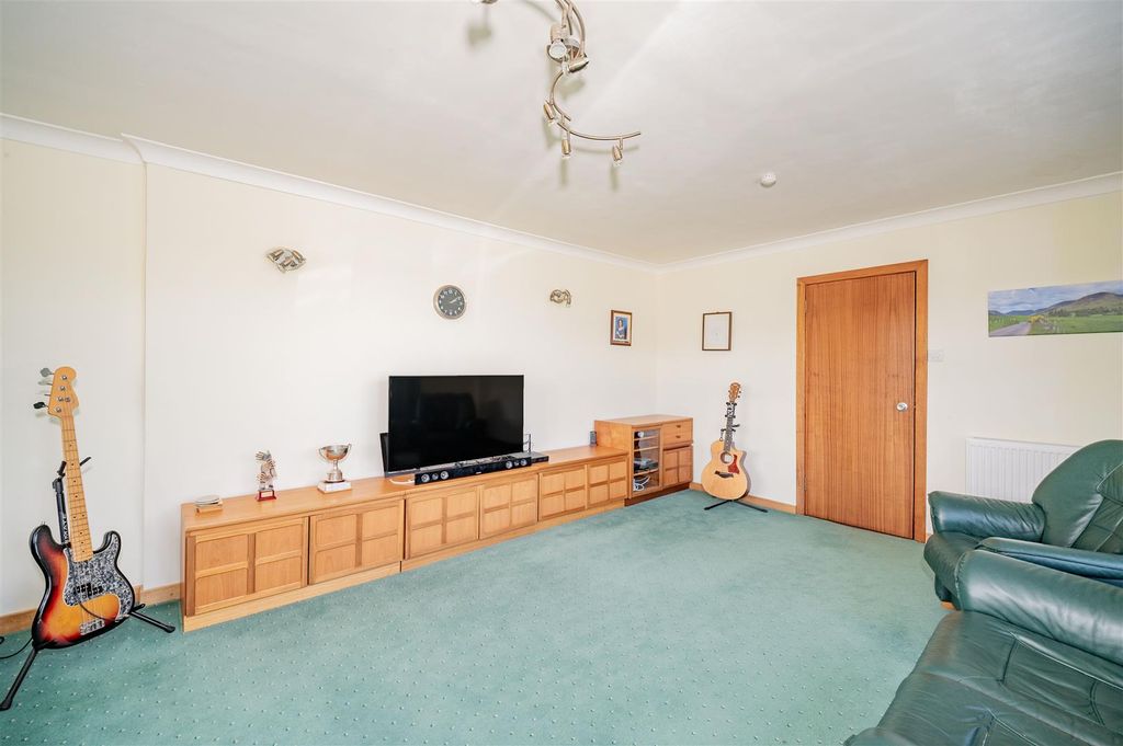 Property photo 3 of 42 Cruachan Huntingfaulds Road Tealing-9.Jpg