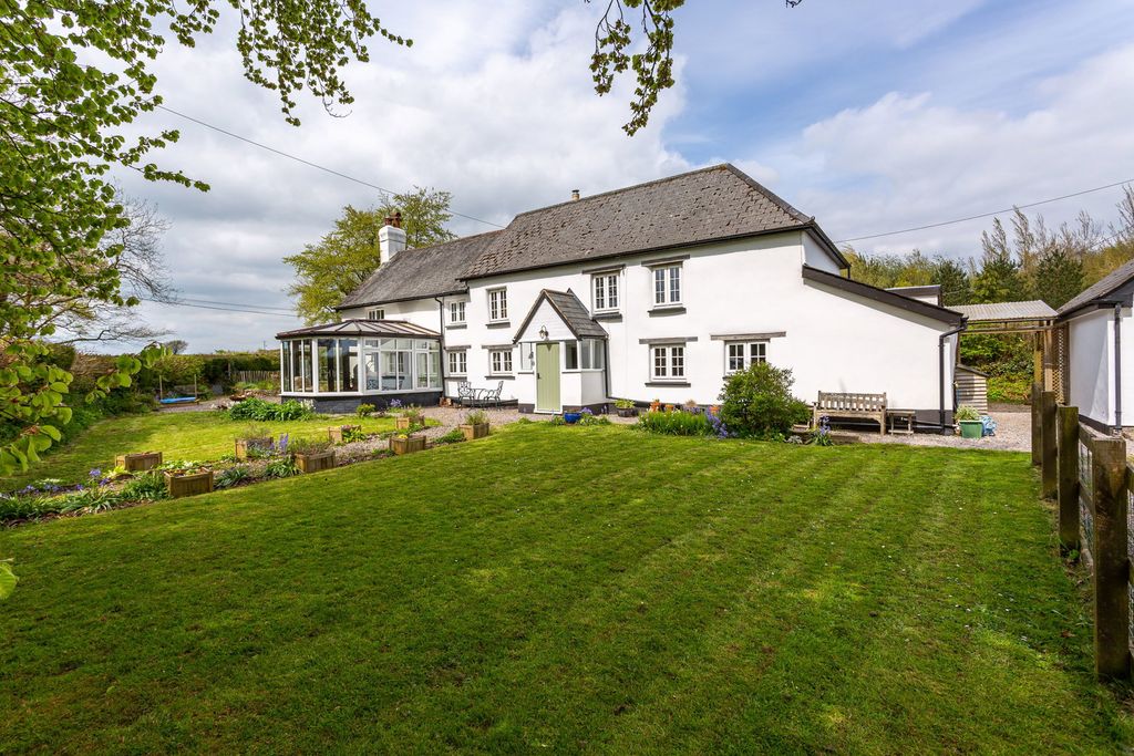 Property photo 2 of 50