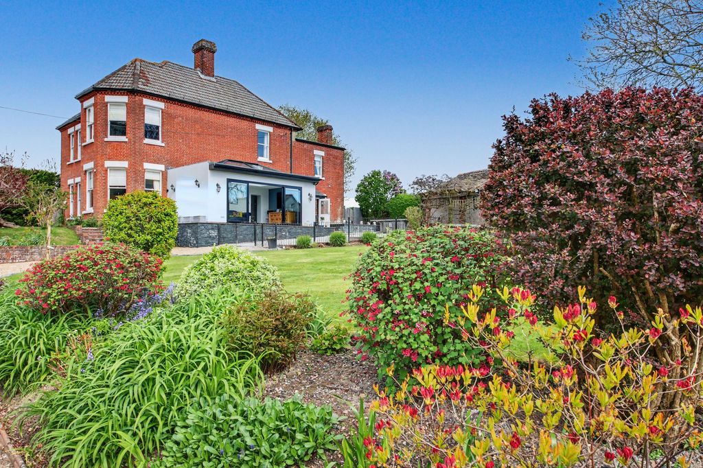 Property photo 1 of 25