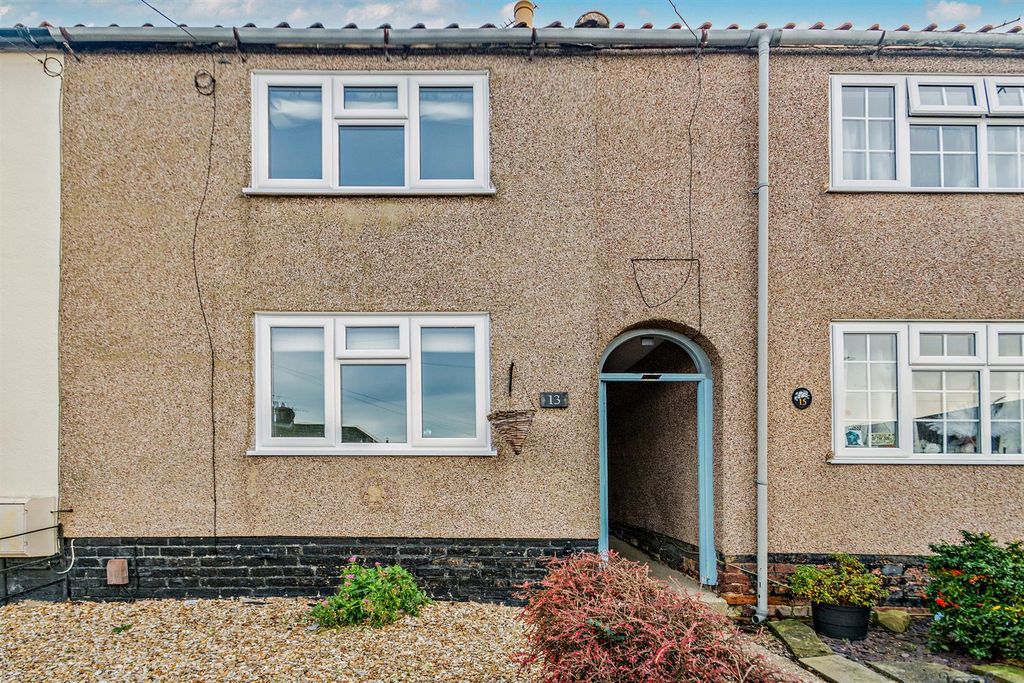 Property photo 1 of 19 8673528-Exterior06-800.Jpg