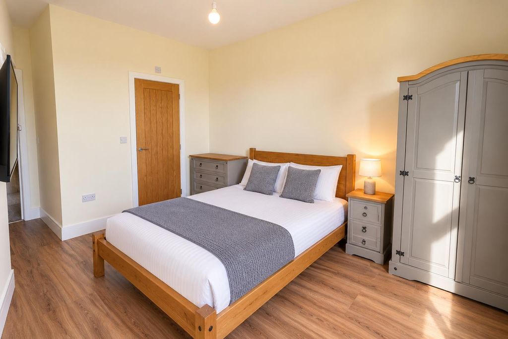 Property photo 1 of 12 Room Picture 3.Png