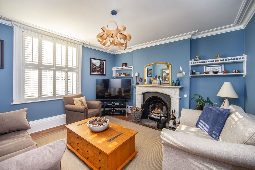 Property photo 2 of 30