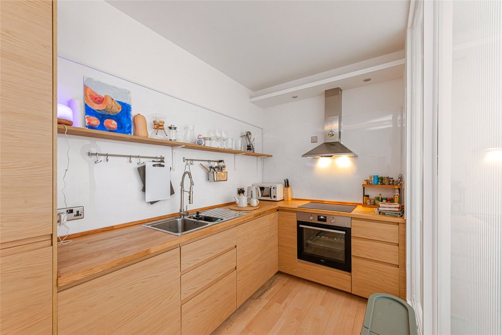 Property photo 3 of 21 Picture No. 16