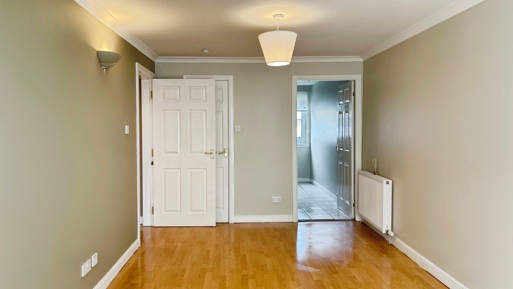 Property photo 3 of 4 0Fe53992-Fullsizerender 20 286 29