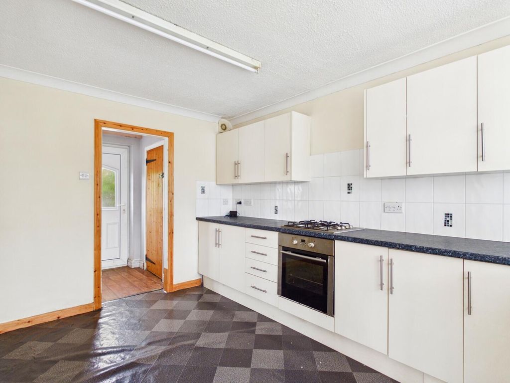 Property photo 3 of 14 Kitchen