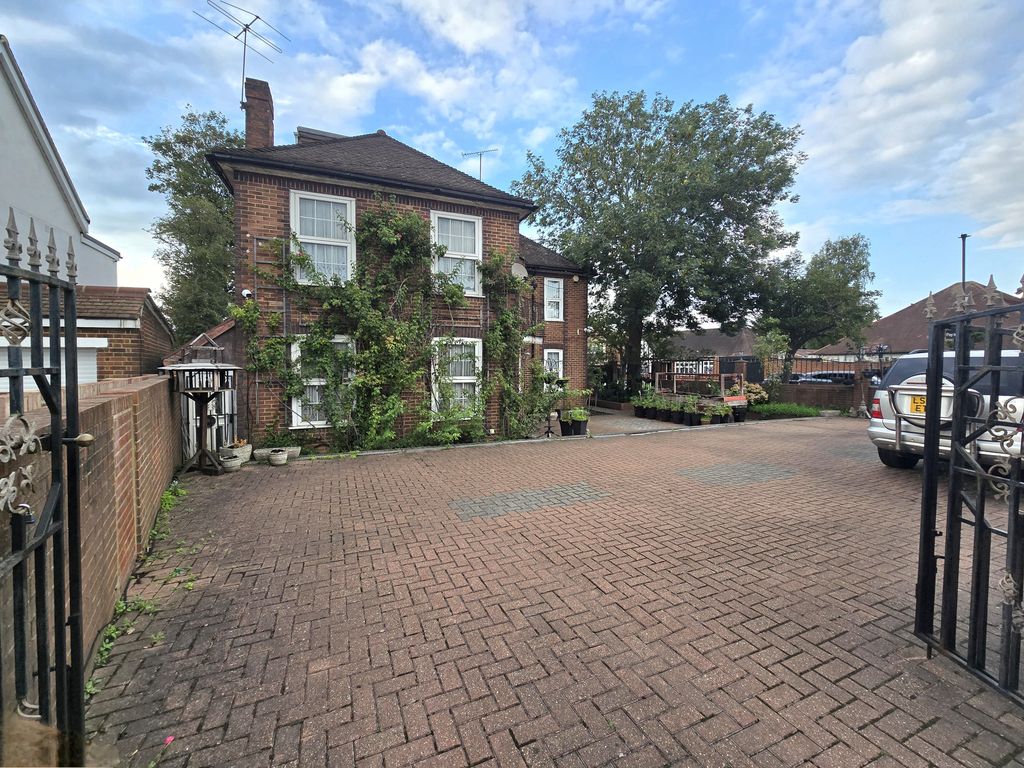 Additional image 5 of 7 bed detached house for saleGreat West Road, Hounslow, Greater London TW5