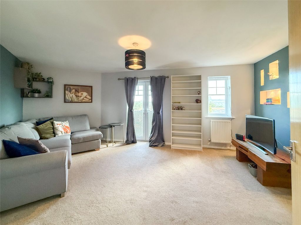 Property photo 1 of 10 Lounge