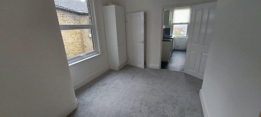 Property photo 3 of 10 Living Room