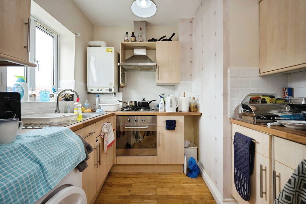 Property photo 3 of 6 Pbox-Img.Jpg