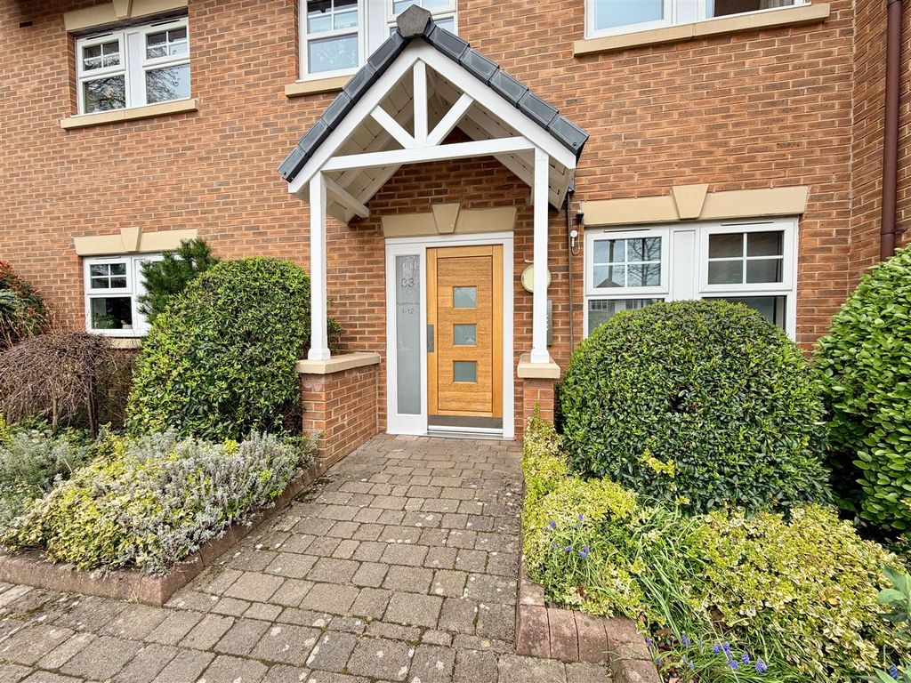 Property photo 2 of 24 Communal Entrance