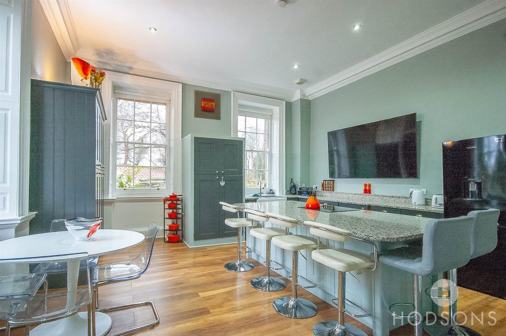 Property photo 2 of 9 Kitchen