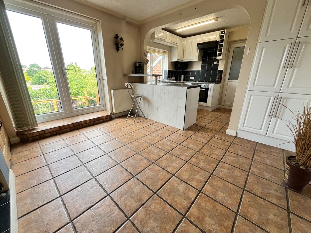 Property photo 3 of 11 4242925
