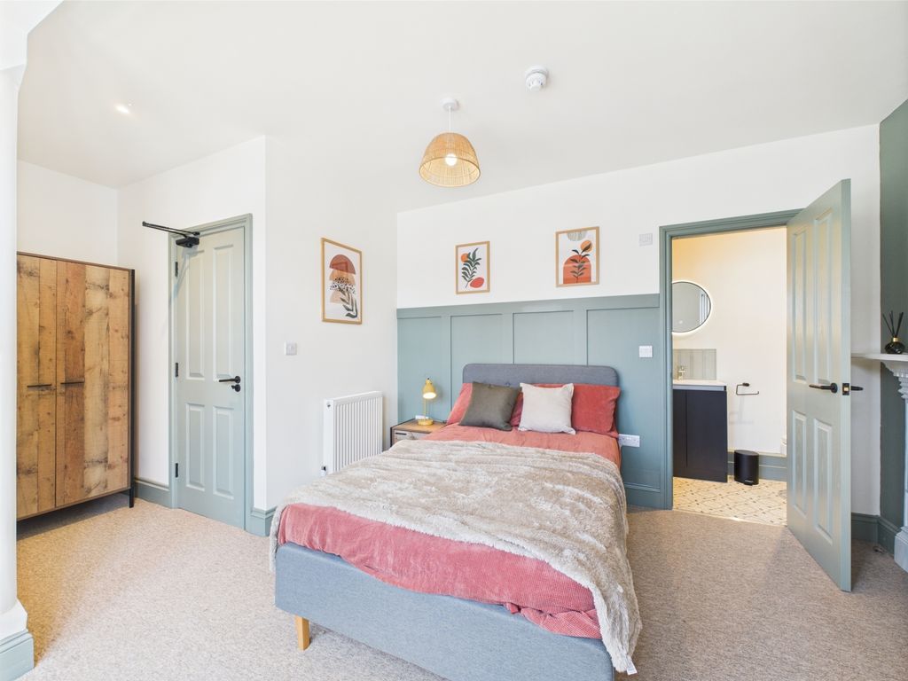 Property photo 2 of 6 Cam03062G0-Pr0160-Still006