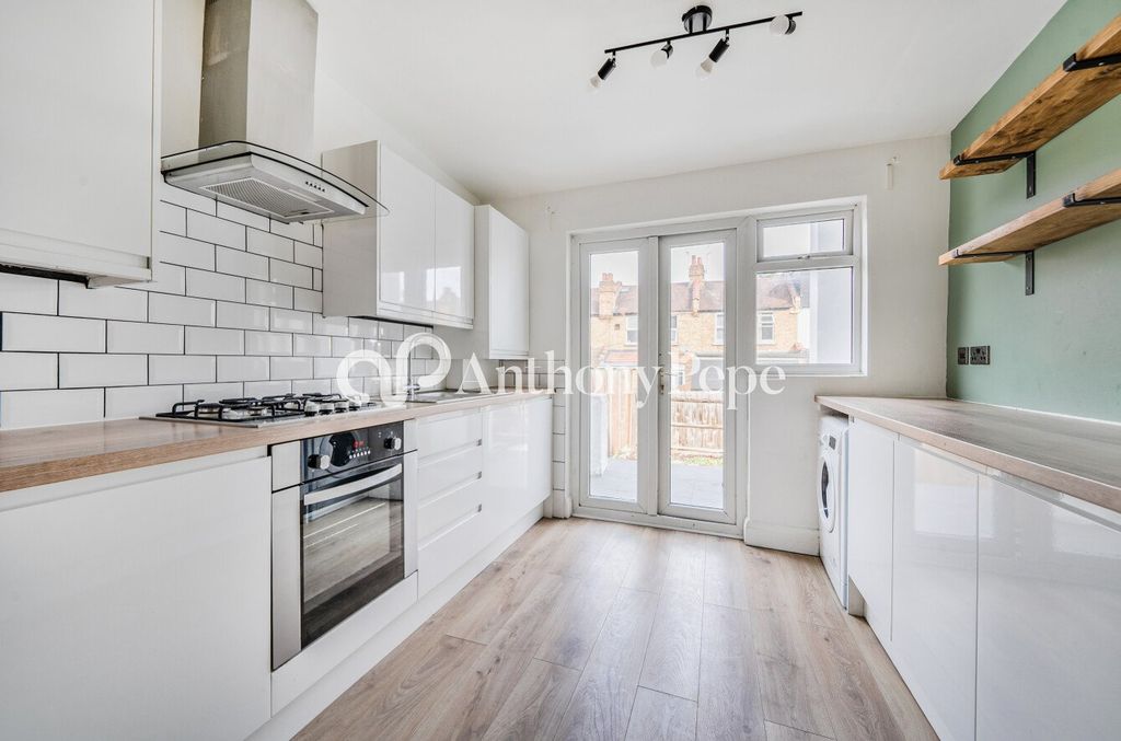Property photo 2 of 16 Picture No. 04