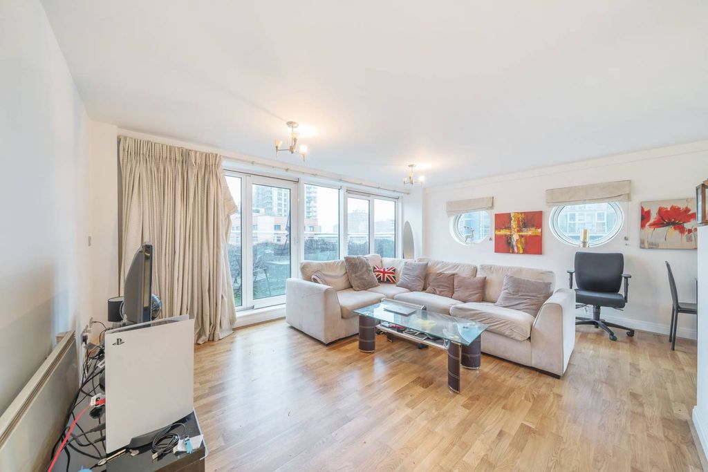 Property photo 2 of 19