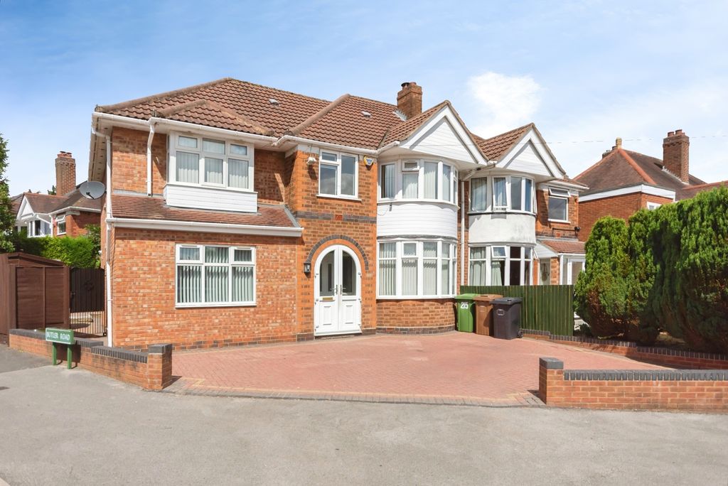 Property photo 1 of 19 Frontage