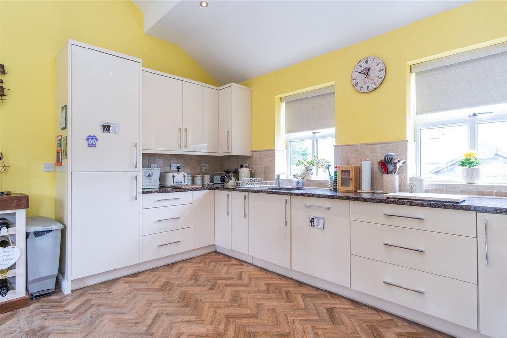 Property photo 3 of 26 Kitchen