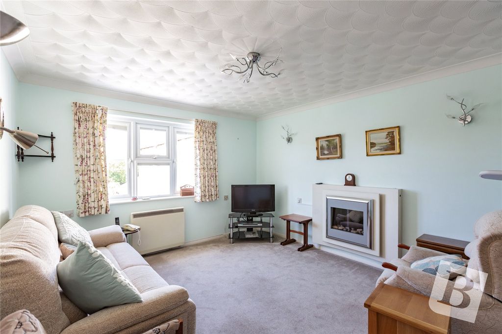 Property photo 1 of 13 Lounge