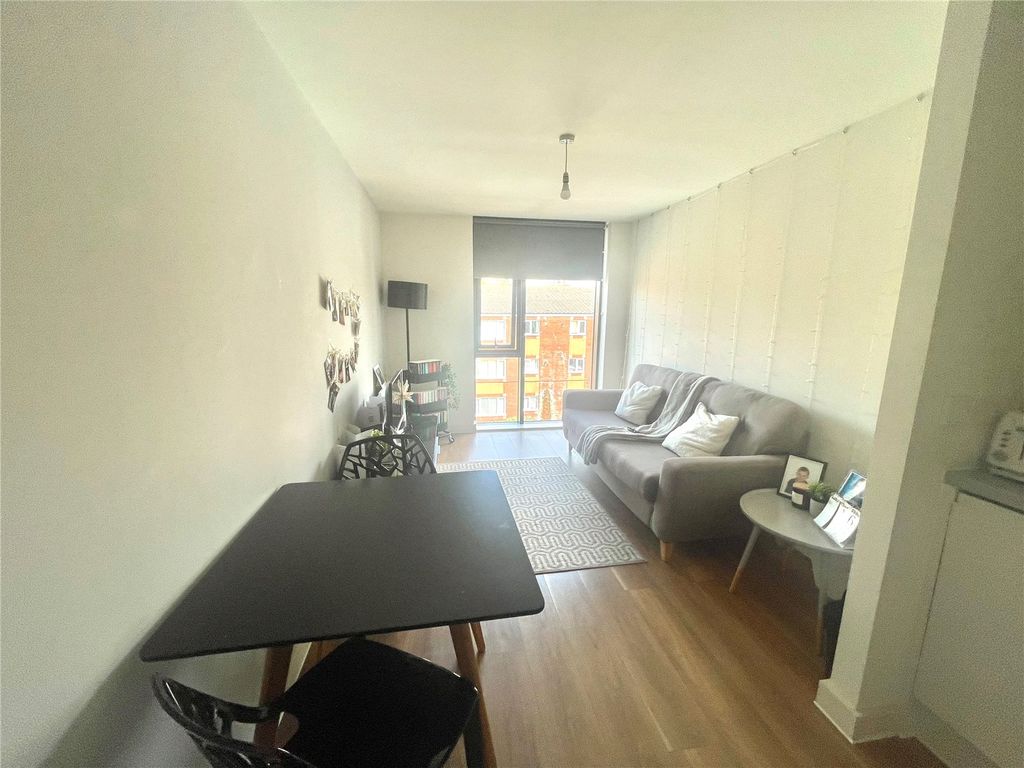 Property photo 2 of 9 Lounge