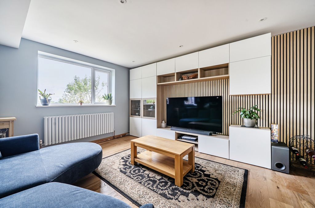Property photo 3 of 27 1482093-8-6A438Eb...