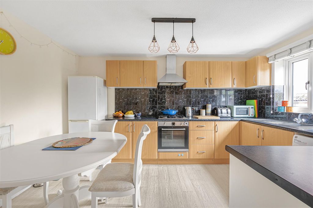 Property photo 3 of 16 Kitchen